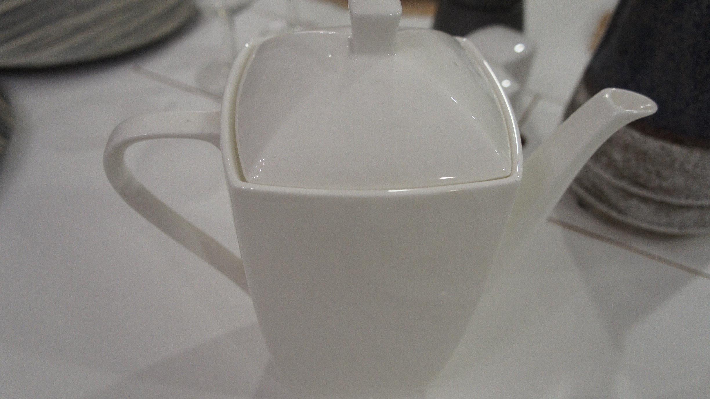 Кофейник Elegance White Coffee Pot